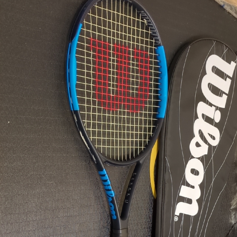 Wilson Ultra Tennis Racket with Case - Picture 4 of 6